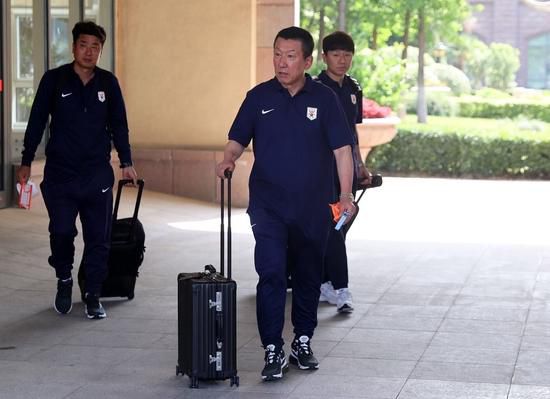 主演新剧《肯尼迪》聚焦著名政治家族 2 堪比时装周!
