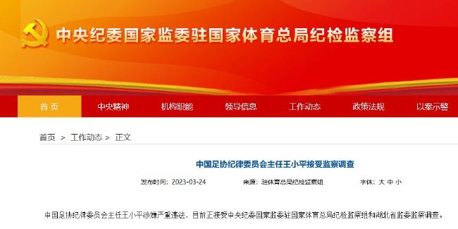 本·阿弗莱克获布朗大学荣誉学位 高举证书发言 2013-05-27 由影星转向导演的本·阿弗莱克并不需要花巨大精力学习通过期末考试，但也仍然能够获得布朗大学颁发的名誉学位。