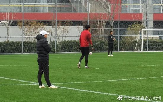 晚会已经完美落幕，但歌声的余响仍久久无法散去，就让我们一起沉浸在“湾区升明月”的月光里，感受经典与新声的共鸣吧！