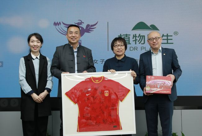 王俊凯首场个唱北京唱响 感慨：花了6年时间圆梦 2019-11-04 11月1日，王俊凯“无边界”个人演唱会在北京五棵松体育馆举行。