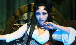 据英媒报道，虽然汤姆·克鲁斯在离婚后对女儿不闻不问，并其已经成年，但他仍将继续支付苏瑞的大学学费，并继续承担女儿的“医疗、牙科、保险、教育、大学和其他课外费用”。