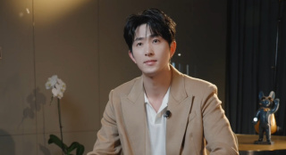 更值得关注的是，朱智勋与李秉宪都是首次出演古装电影，并在片中一人分饰二角。