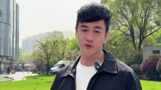 虽然他的生活依然走走停停，但每一步都走得更加坚定与自信。